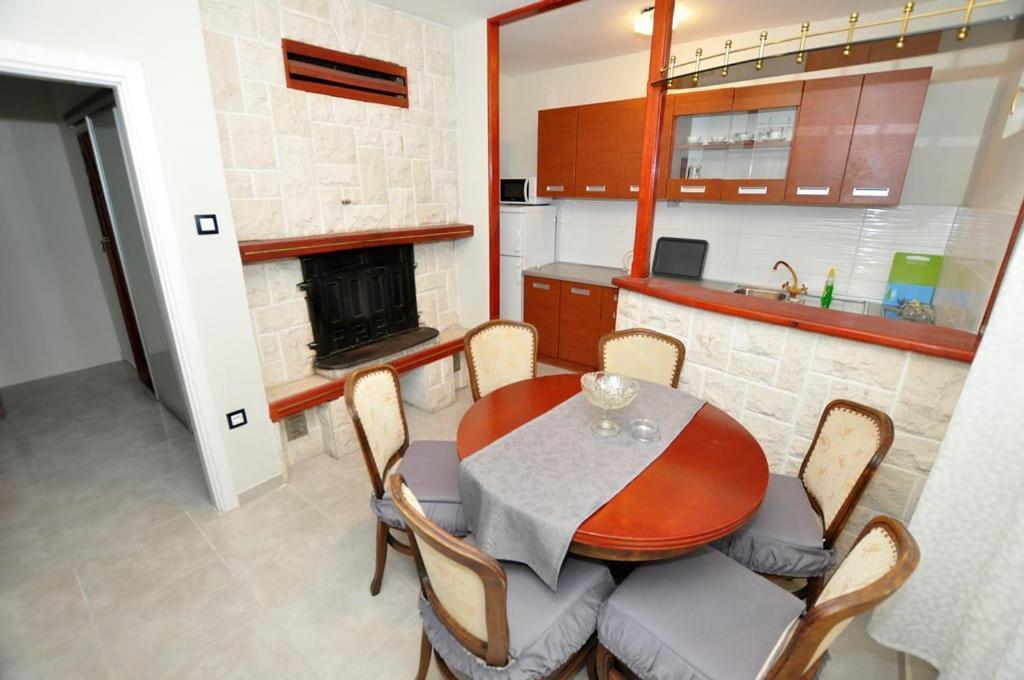 Apartments Gabi Omiš Eksteriør billede