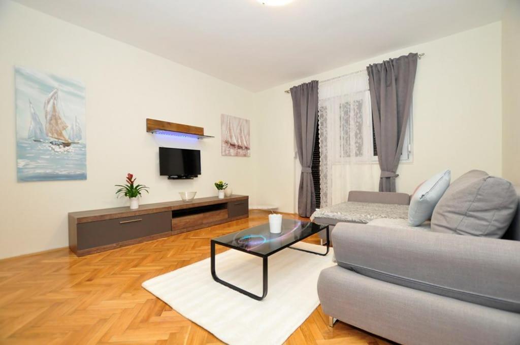 Apartments Gabi Omiš Eksteriør billede