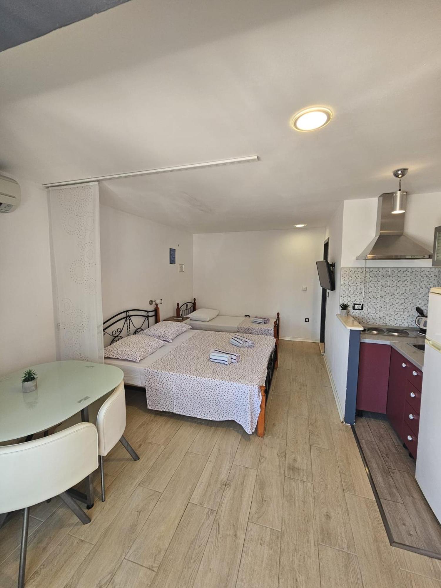 Apartments Gabi Omiš Eksteriør billede