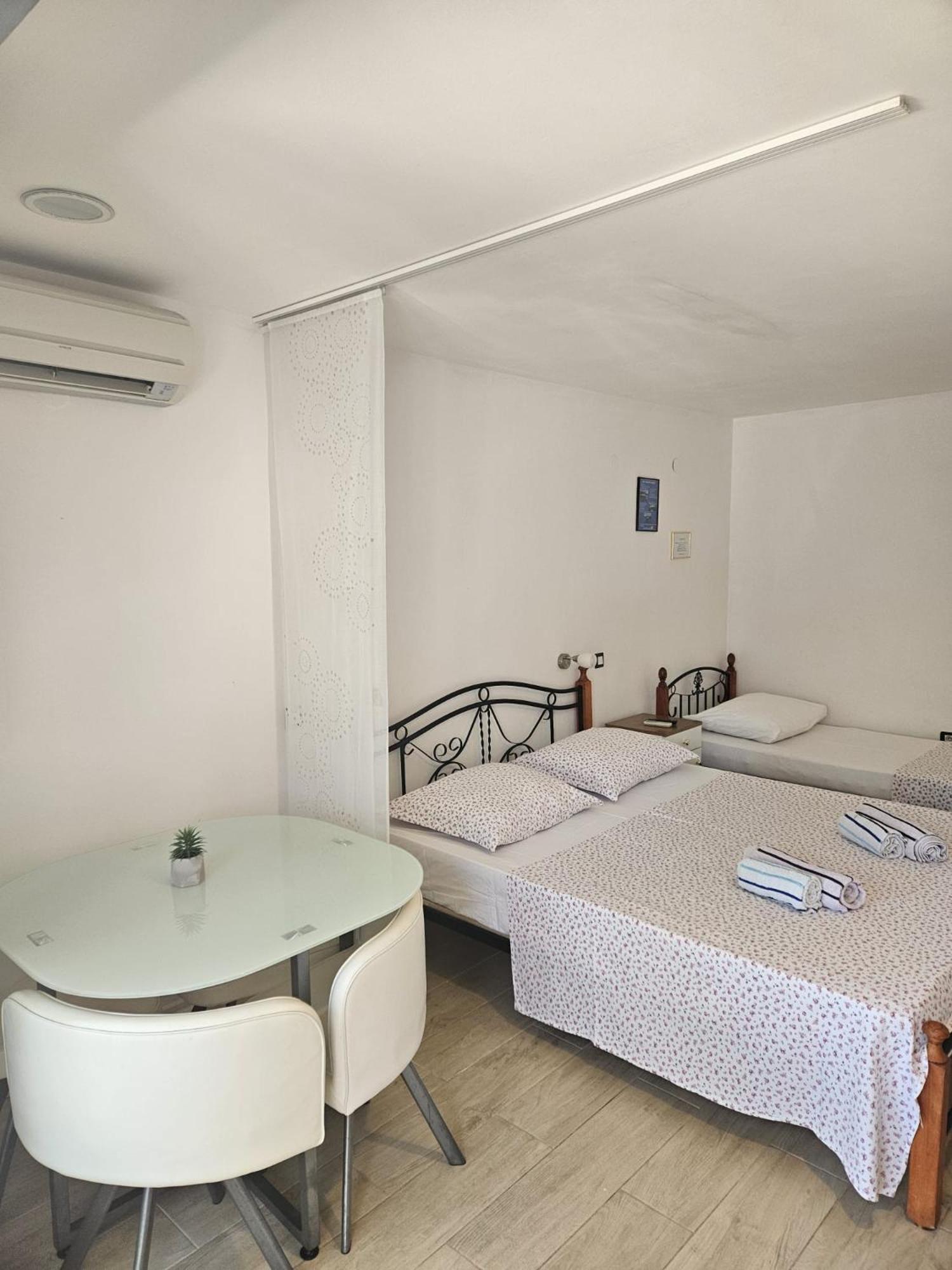 Apartments Gabi Omiš Eksteriør billede